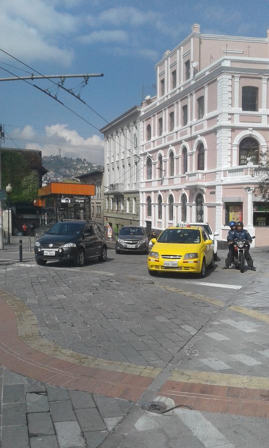 Hostal Mediodia Vandrehjem Quito Eksteriør billede